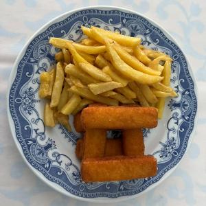 Douradinhos de Peixe c/ Batata Frita