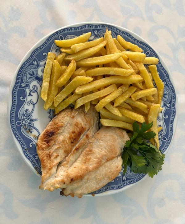 Peitinho de Frango Grelhado c/ Batata Frita